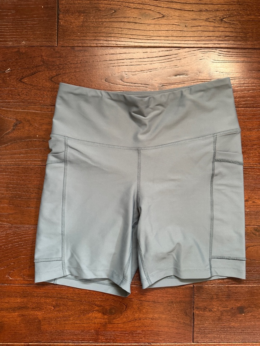 Old Navy High-Rise Performance Women’s Shorts - Steel Gray